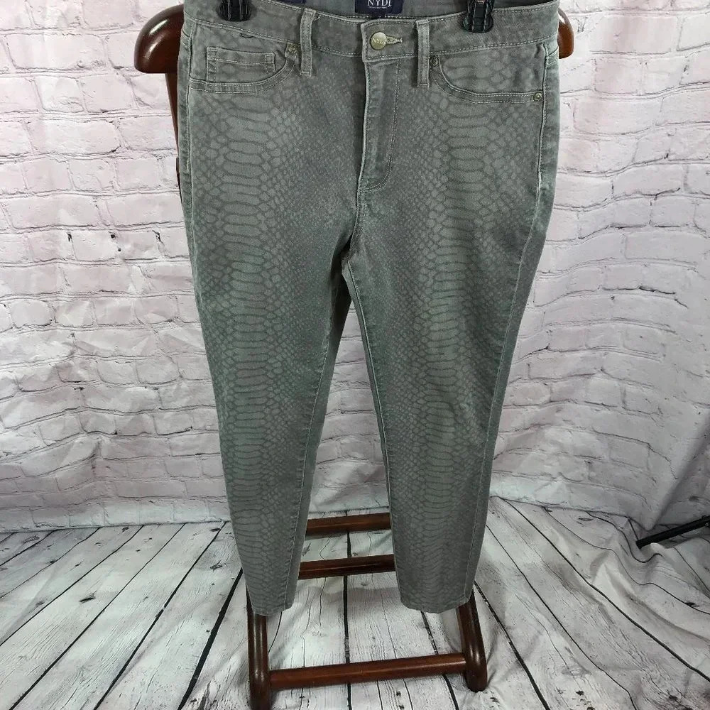 Not your daughters jeans NYDJ size 2 AMI skinny grey snakeskin